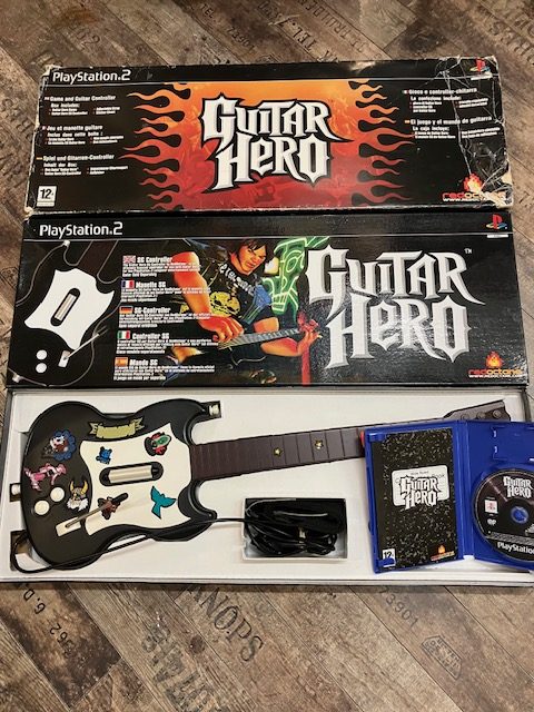 Guitar Hero Bundle käytetty (PS2)