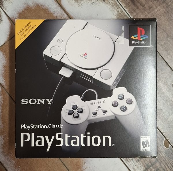 Sony PlayStation Classic ‐pelikonsoli käytetty CIB