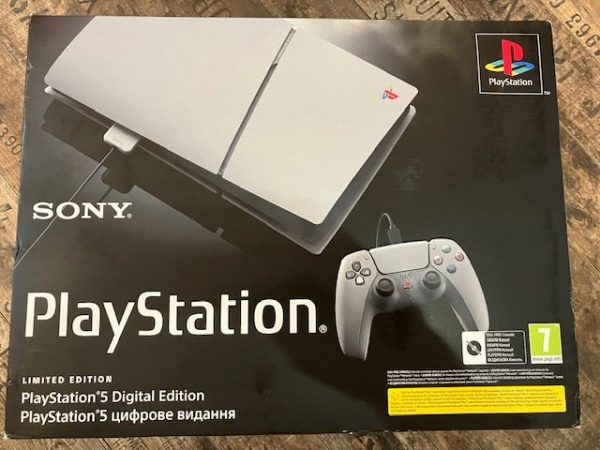PlayStation 5 Digital 30th Anniversary Bundle käytetty (PS5)