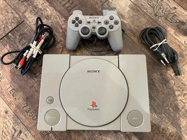 PlayStation -Konsoli SCPH-1002 Malli käytetty Boxed - Image 3