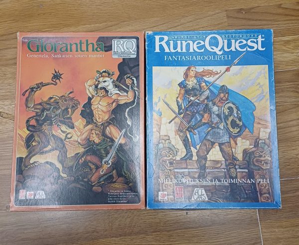 RuneQuest roolipeli kokoelma käytetty