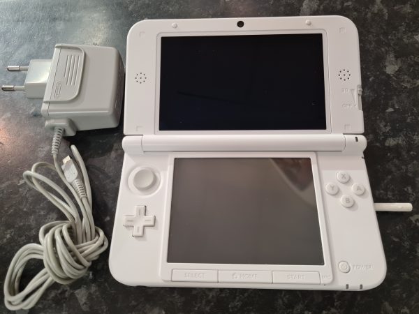 Nintendo 3DS XL Valkoinen käytetty (takuu 6kk) Loose