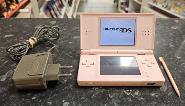 Nintendo DS Lite käytetty vaaleanpunainen (DS)