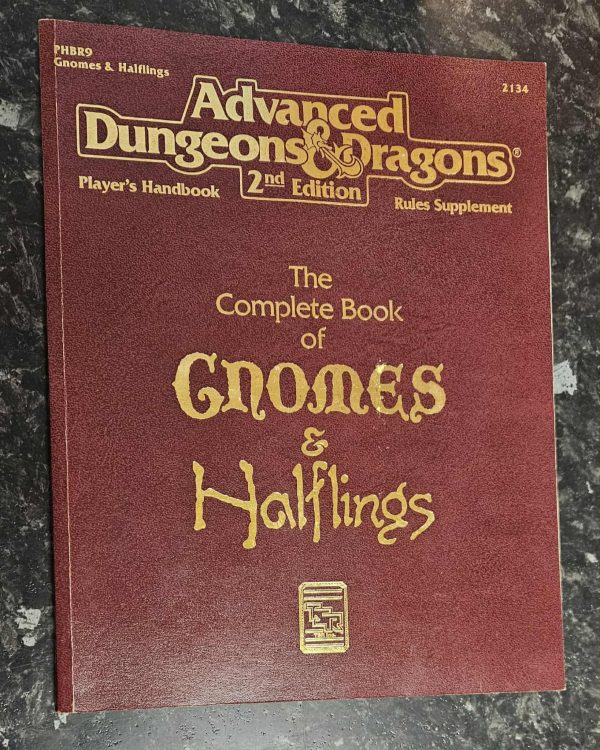 AD&D 2nd Edition The Complete Book of Gnomes & Halflings käytetty (Kirja)