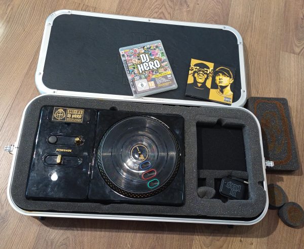 DJ Hero Renegade Edition käytetty (PS3)