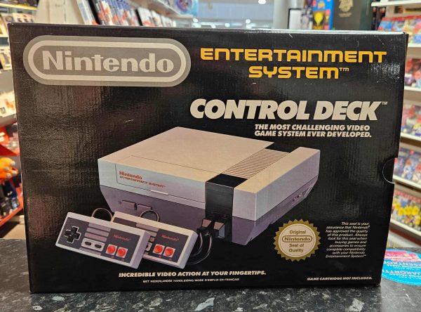 Nintendo Entertainment System Control Deck -konsolipaketti käytetty (NES) HOL Boxed
