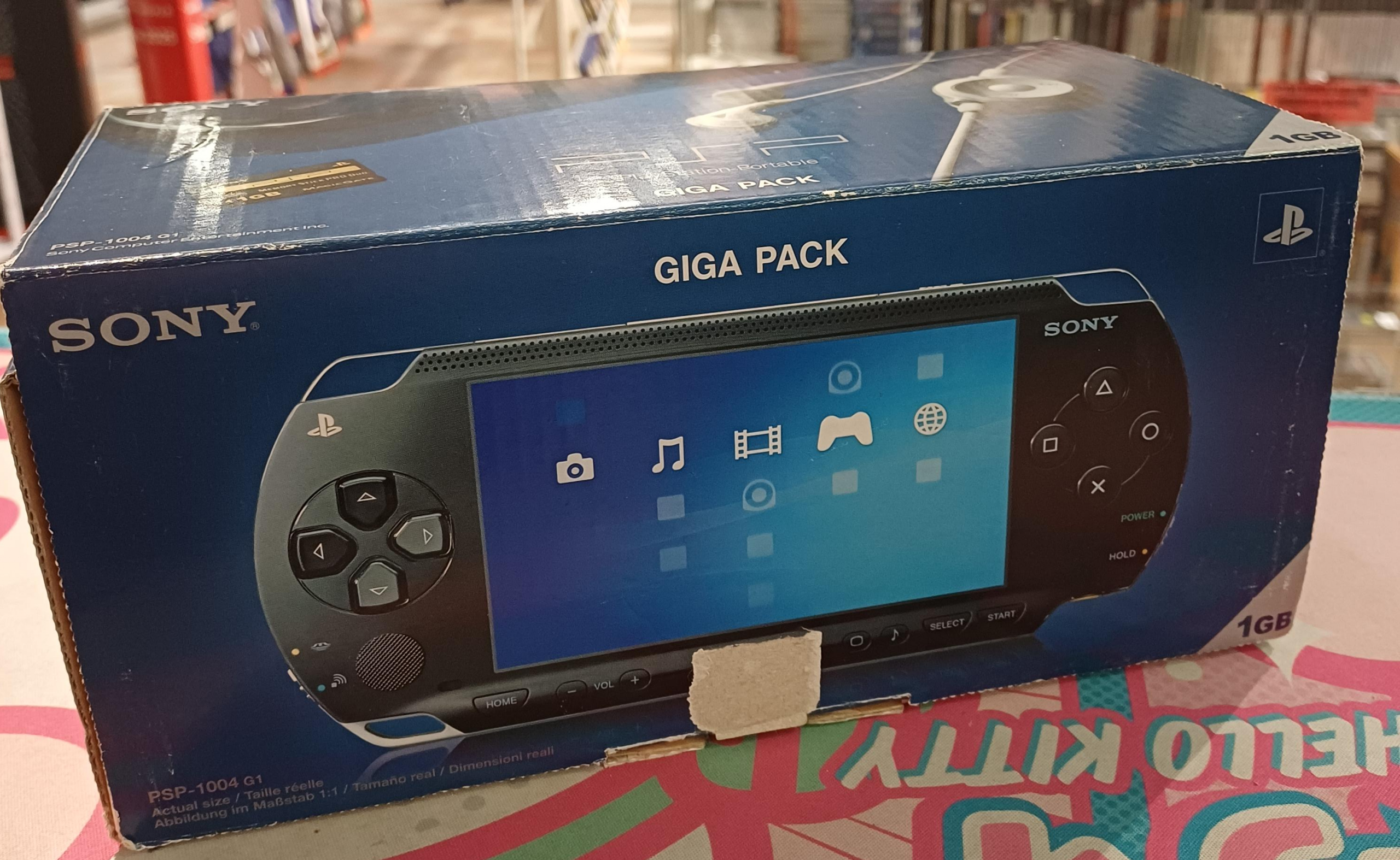 PSP 1004 Giga Pack konsoli käytetty "CIB"