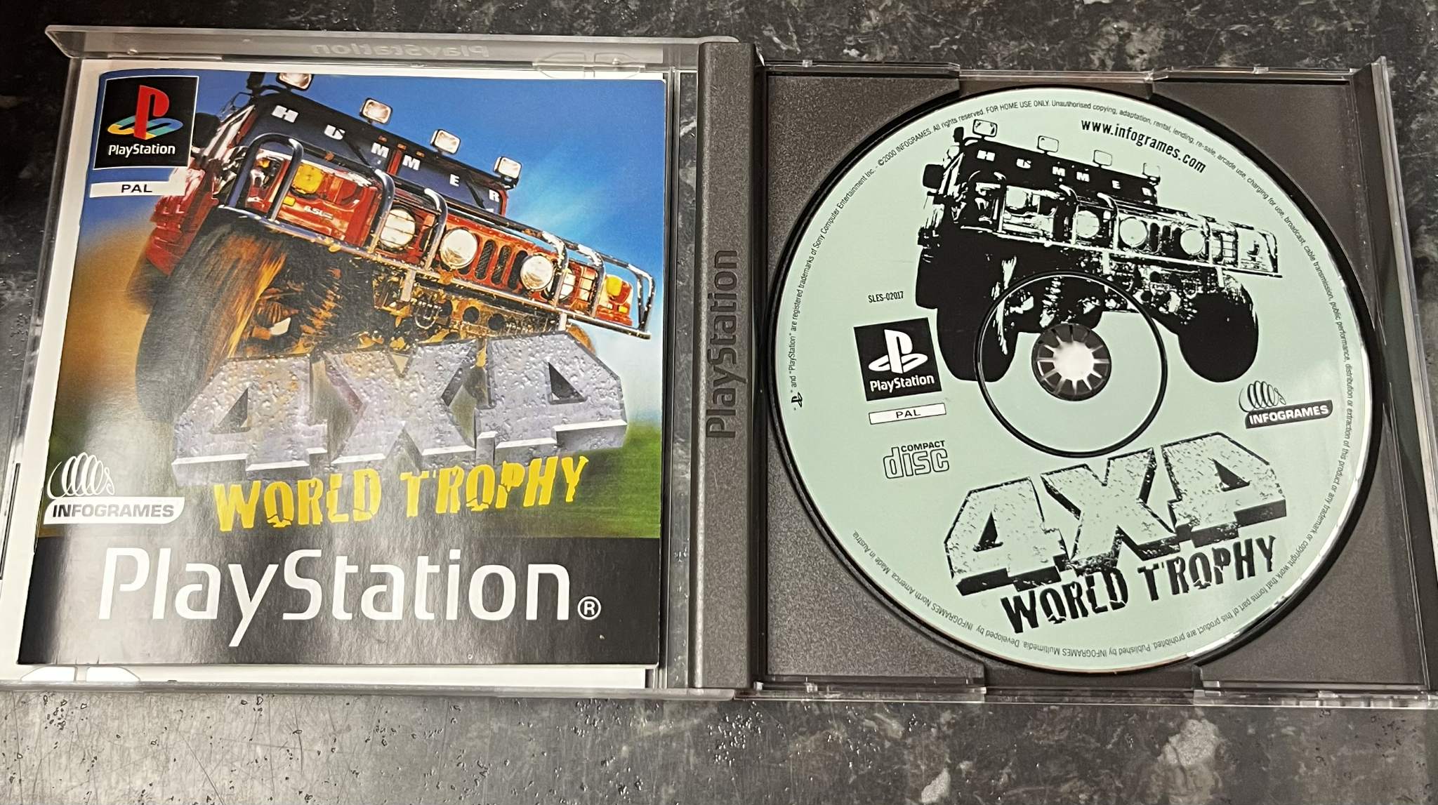 4X4 World Trophy käytetty (PS1) Black Label CIB - Image 2