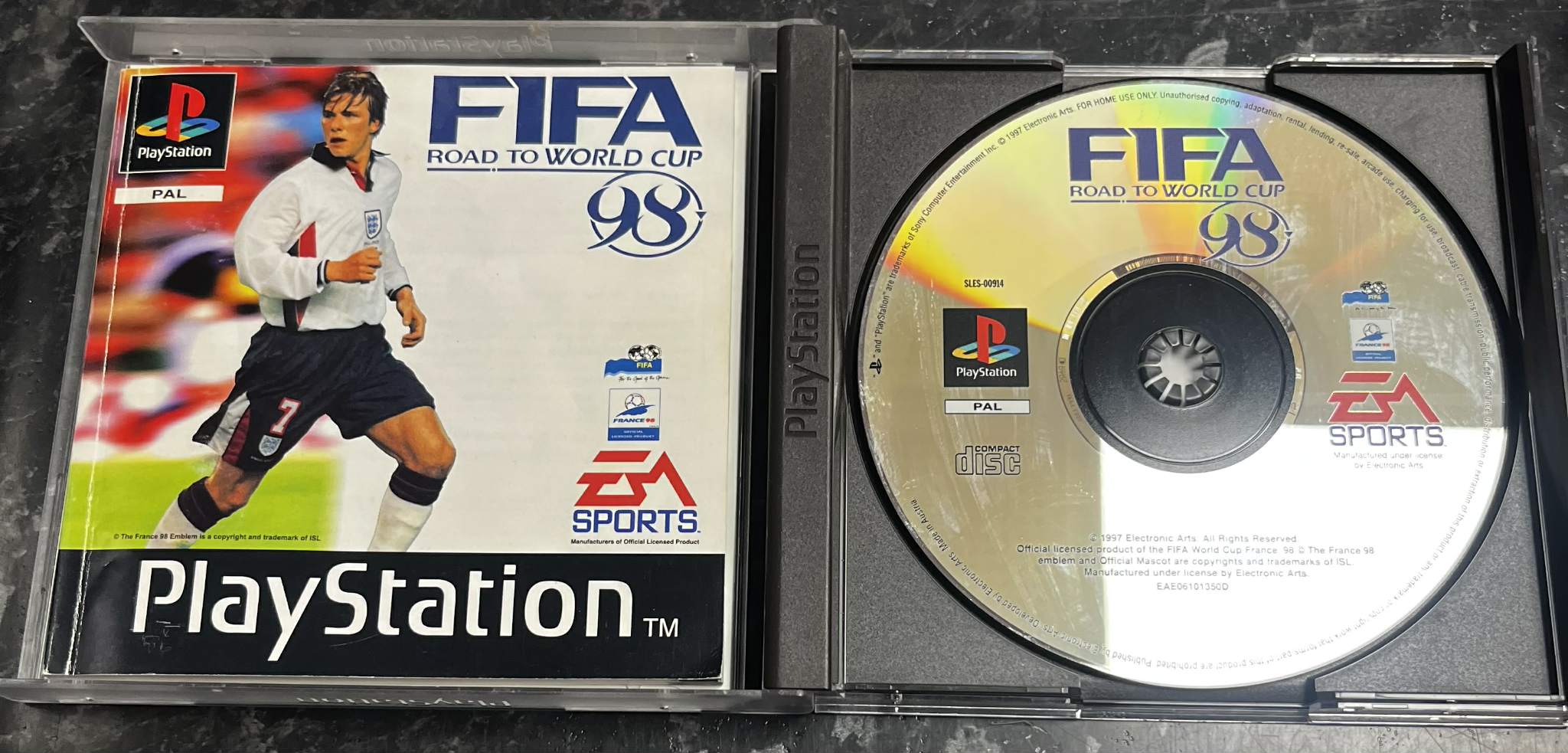 Fifa Road to World Cup 98 käytetty (PS1) Black Label CIB - Image 3