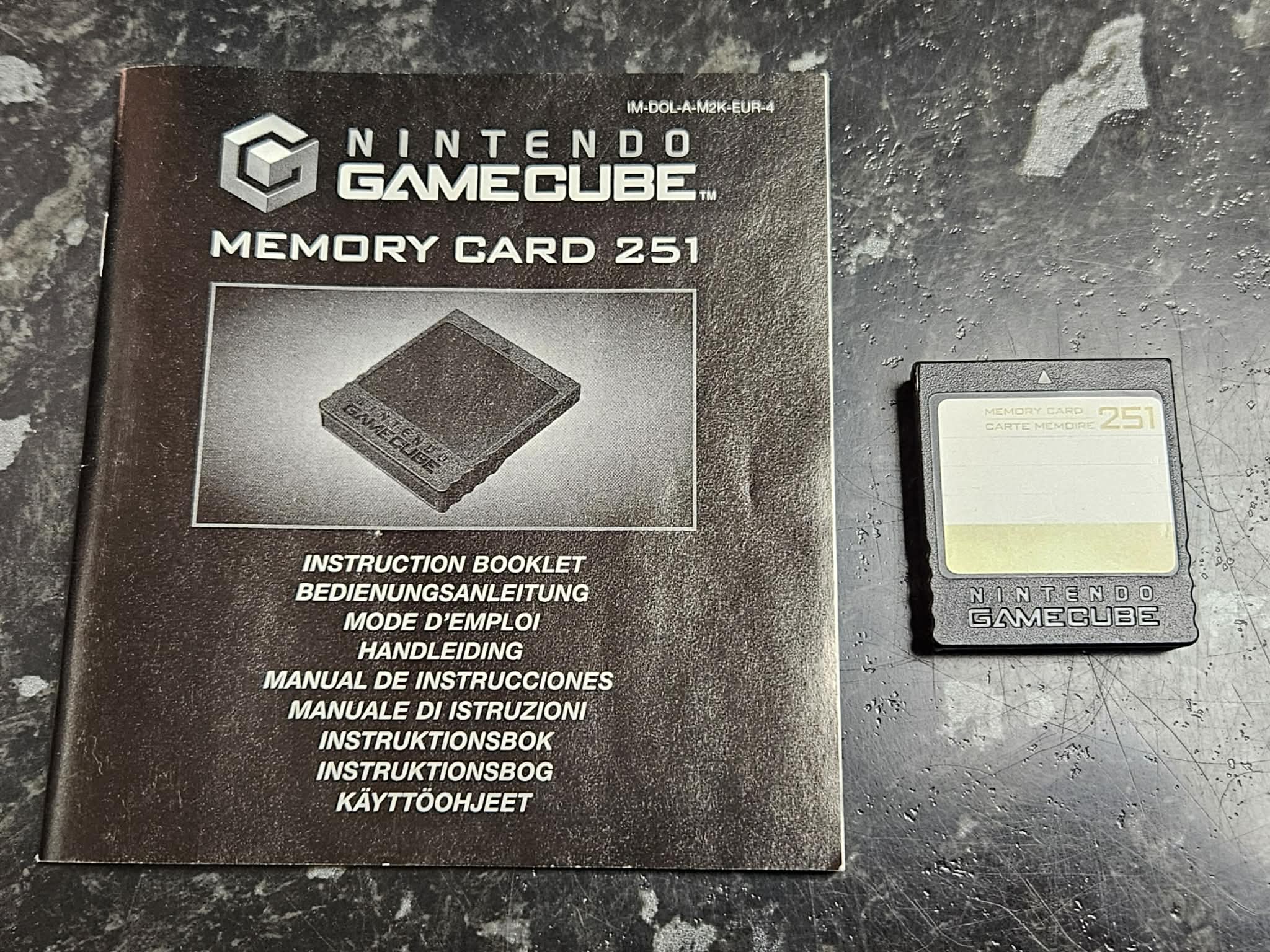 Nintendo Gamecube Muistikortti 251 Blocks käytetty + Ohjekirja
