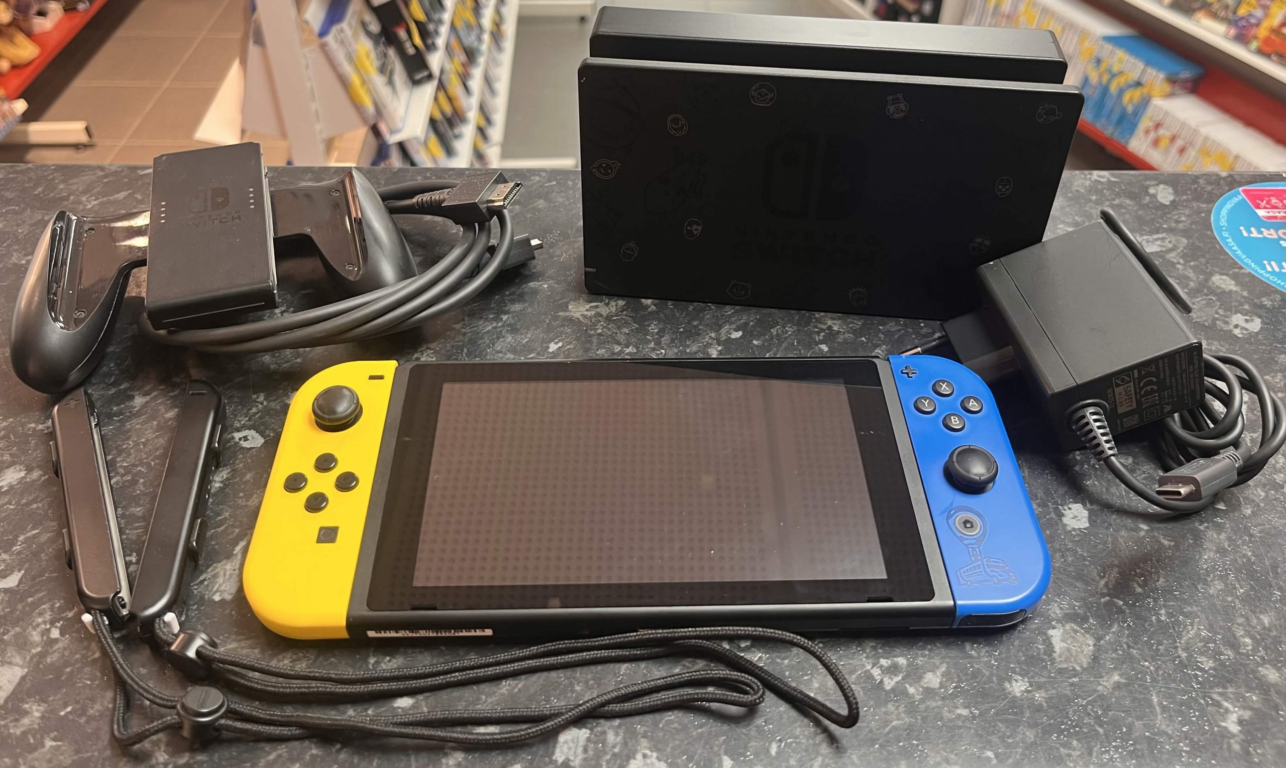 Nintendo Switch konsoli Fortnite Bundle Edition käytetty (ei Wildcat Bundle-koodia) (takuu 6kk) - Image 2