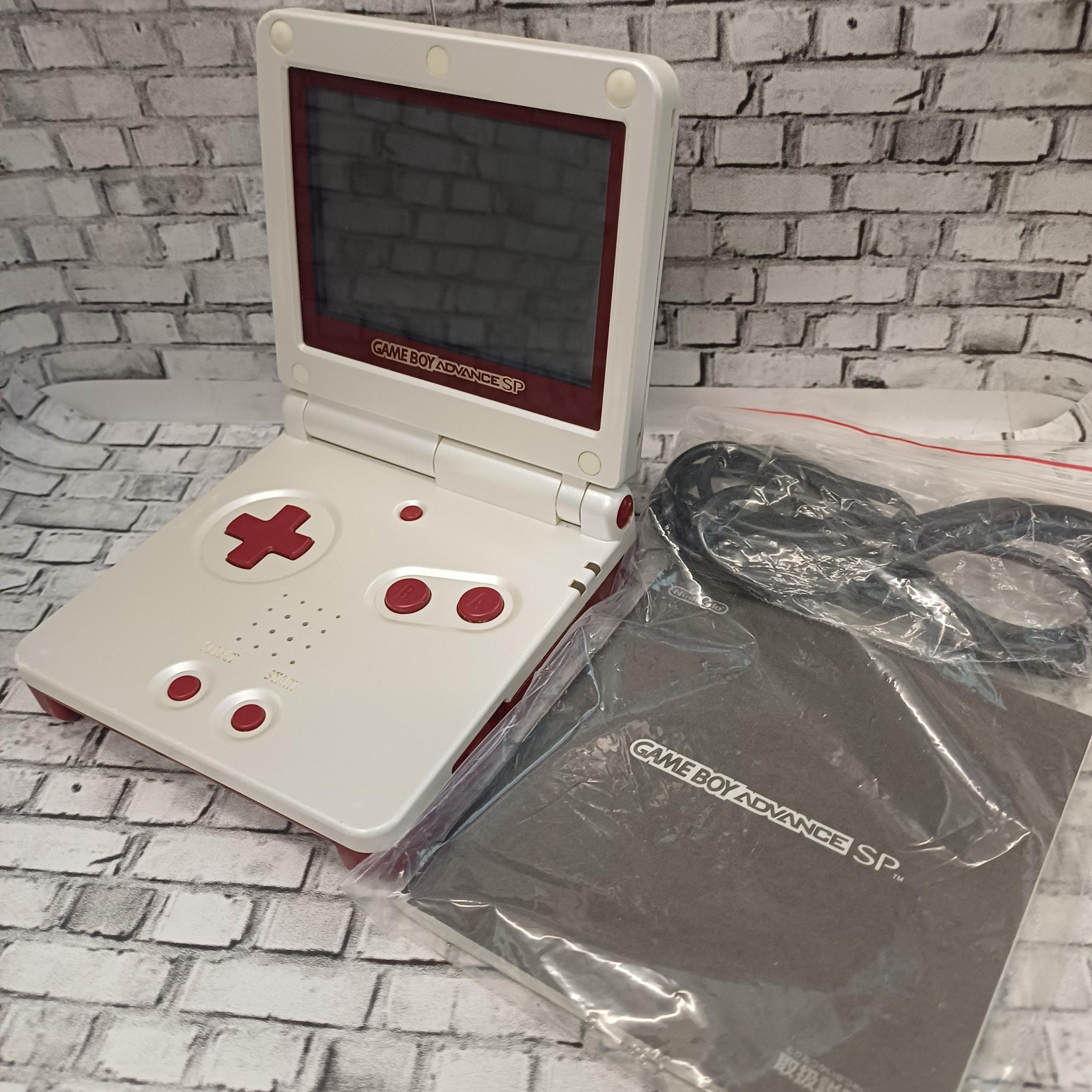 Game Boy Advance SP-001 käytetty Famicom Edition JPN