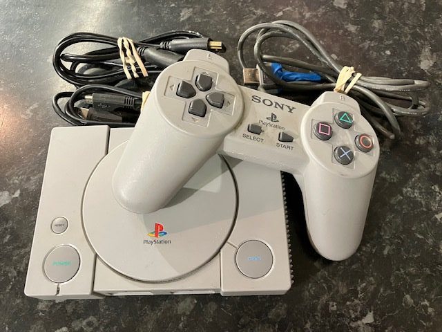 Sony PlayStation Classic ‐pelikonsoli käytetty