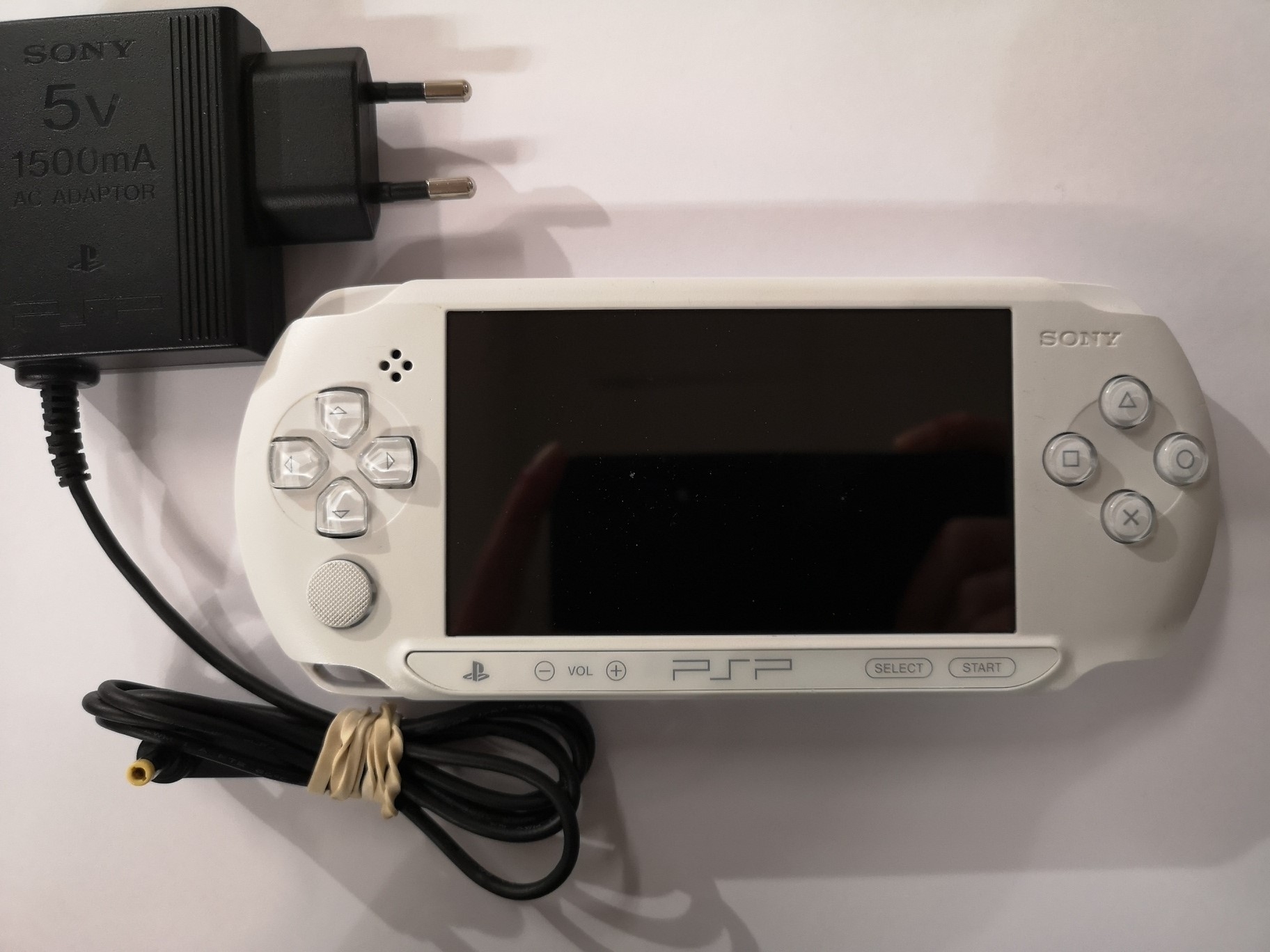 PSP Street (E1004) Valkoinen käytetty Pelimies